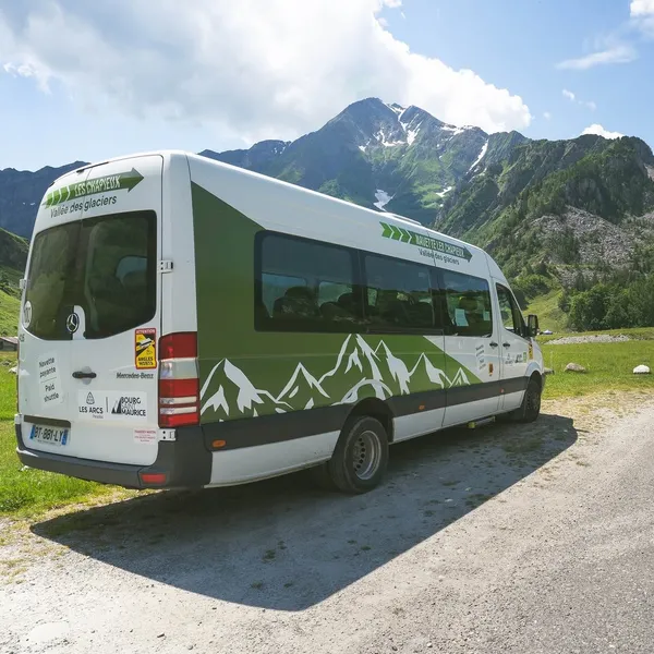 La navette des Chapieux sur la route de la Ville des Glaciers