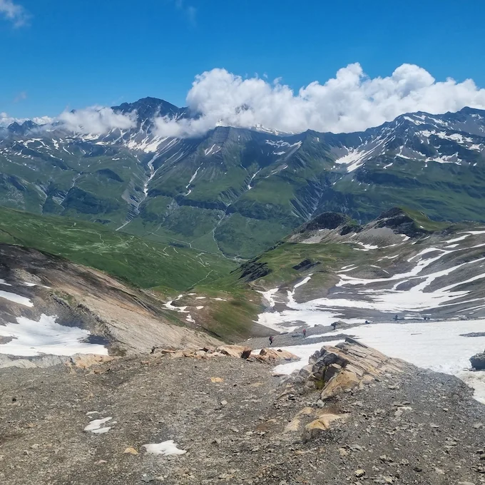 Vue depuis le Col des Fours sur le Tour du Mont Blanc
